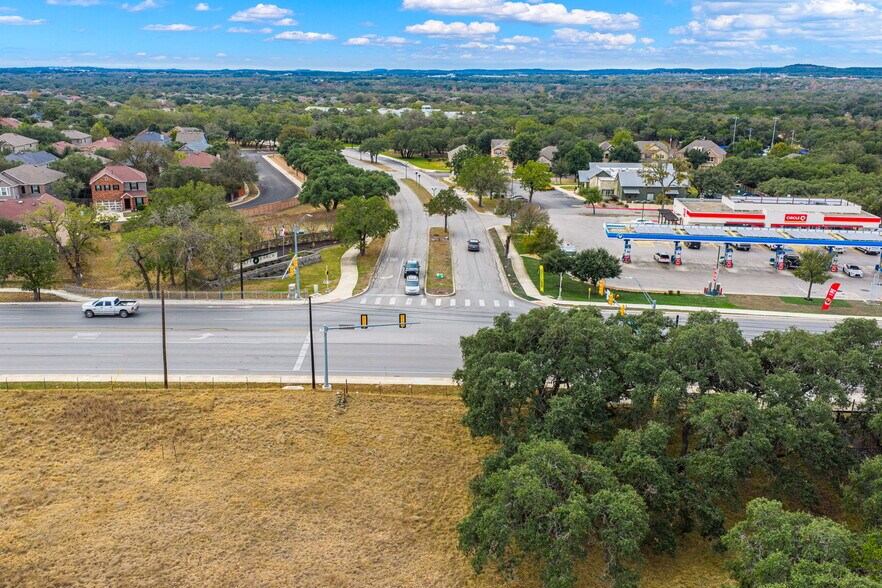 1700 River Rd, Boerne, TX à vendre - Photo du bâtiment - Image 2 de 22