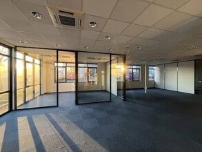 Bureau/Commerce de détail dans Villefranche-sur-Saône à louer Photo intérieure- Image 2 de 8