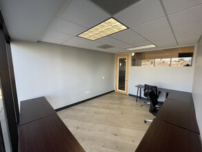 8200 Wilshire Blvd, Beverly Hills, CA for lease Interior Photo- Image 2 of 3