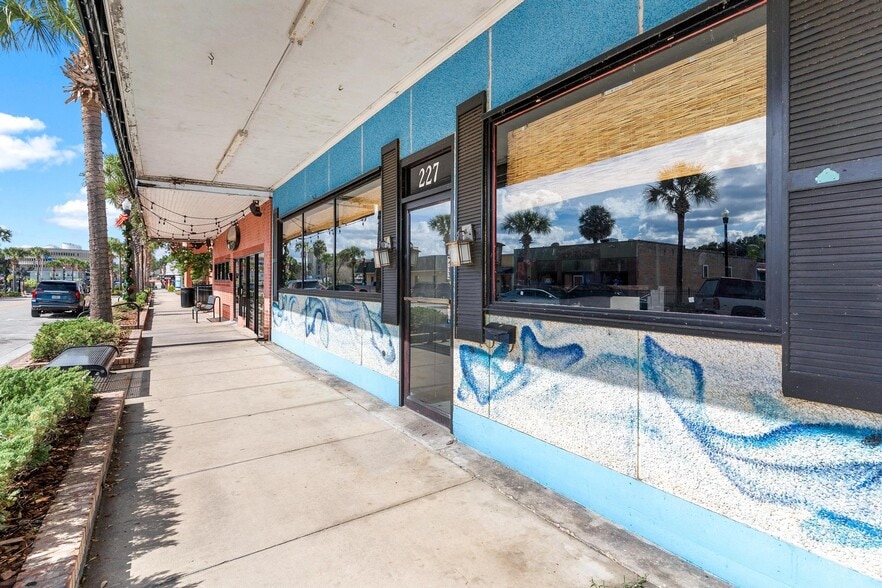 227 E Main St, Tavares, FL à vendre - Photo du bâtiment - Image 2 de 28