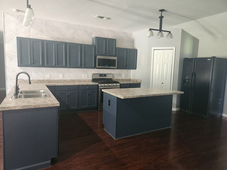 826 Redwater Rd, Wake Village, TX for sale - Building Photo - Image 2 of 5