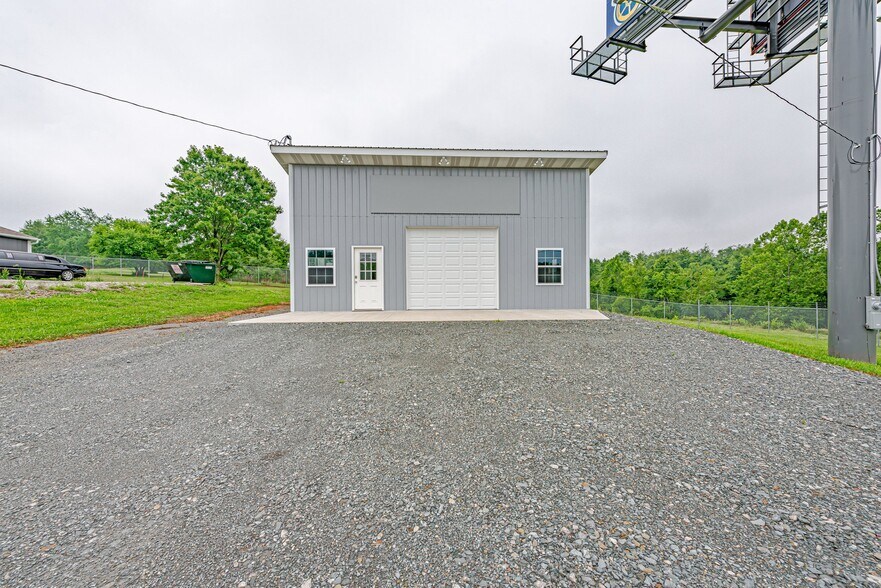 8451 Route 22, New Alexandria, PA à vendre - Photo principale - Image 1 de 1