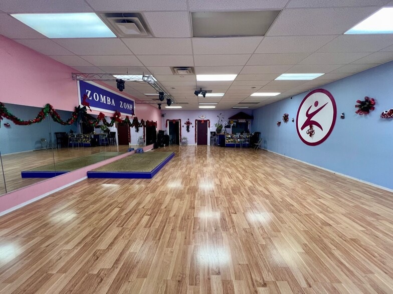 2419 W Newport Pike, Wilmington, DE for lease - Building Photo - Image 3 of 9