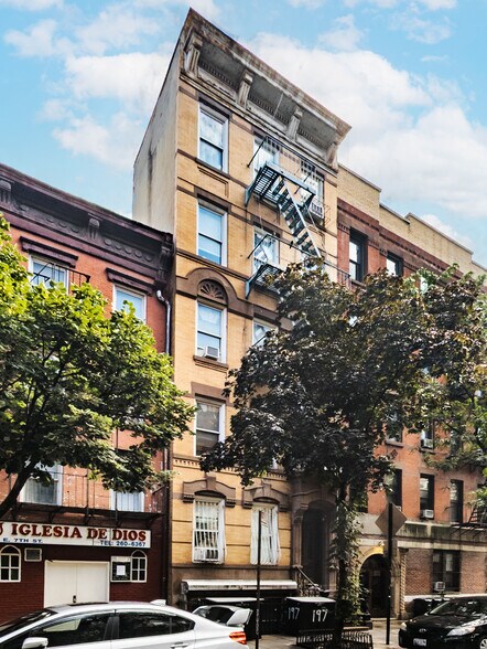 197 E Seventh St, New York, NY à louer - Photo du bâtiment - Image 3 de 4