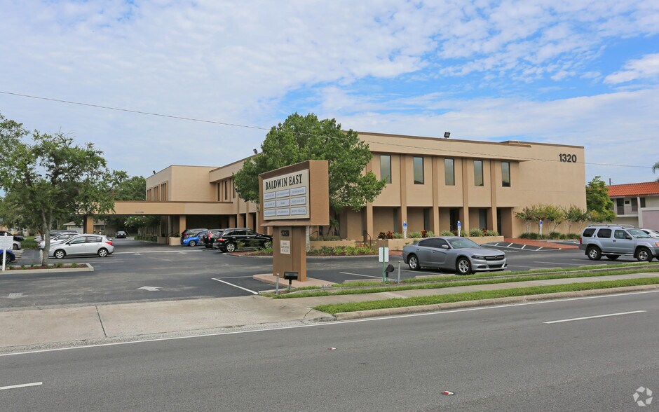 1320 N Semoran Blvd, Orlando, FL à vendre - Photo du bâtiment - Image 2 de 9