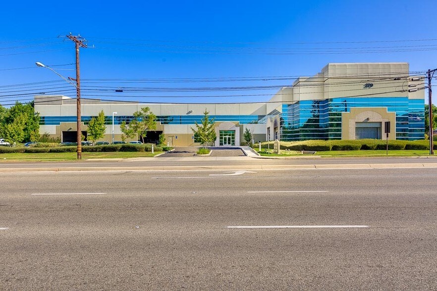 279 E Arrow Hwy, San Dimas, CA à louer - Photo du bâtiment - Image 2 de 6