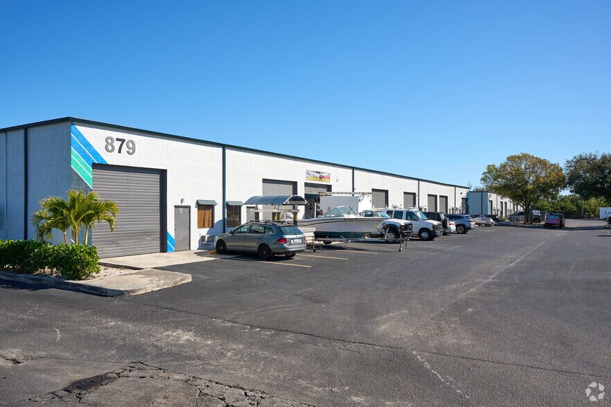 895 NE Dixie Hwy, Jensen Beach, FL à louer - Photo du bâtiment - Image 1 de 27