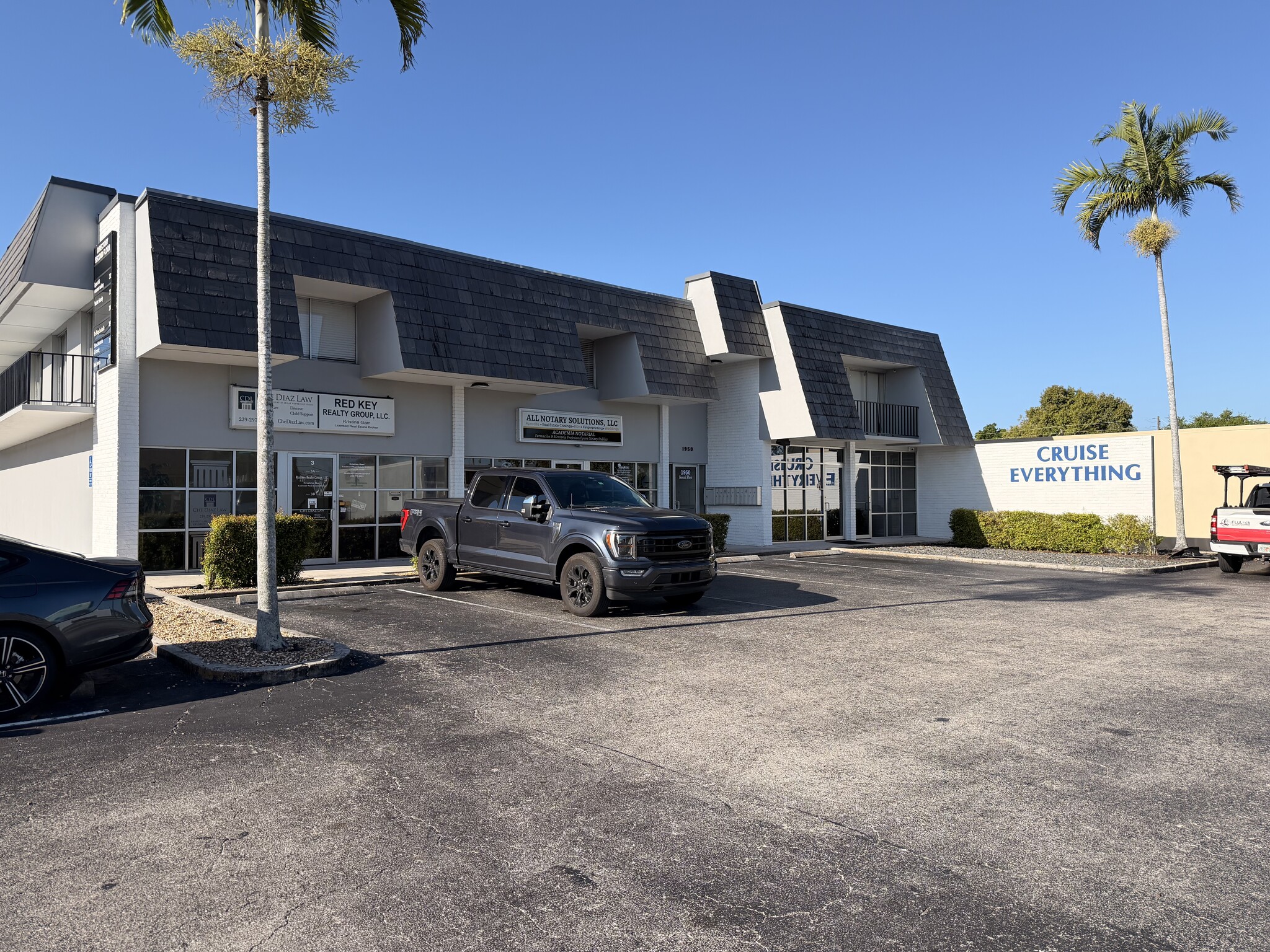 1950 Courtney Dr, Fort Myers, FL for lease Primary Photo- Image 1 of 7
