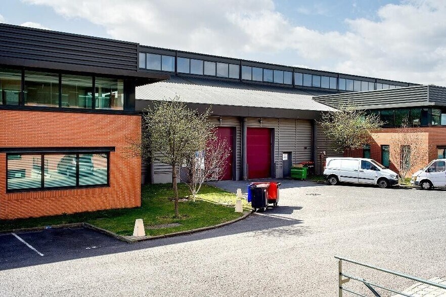 Industrial in Saint-Denis for lease - Building Photo - Image 1 of 20