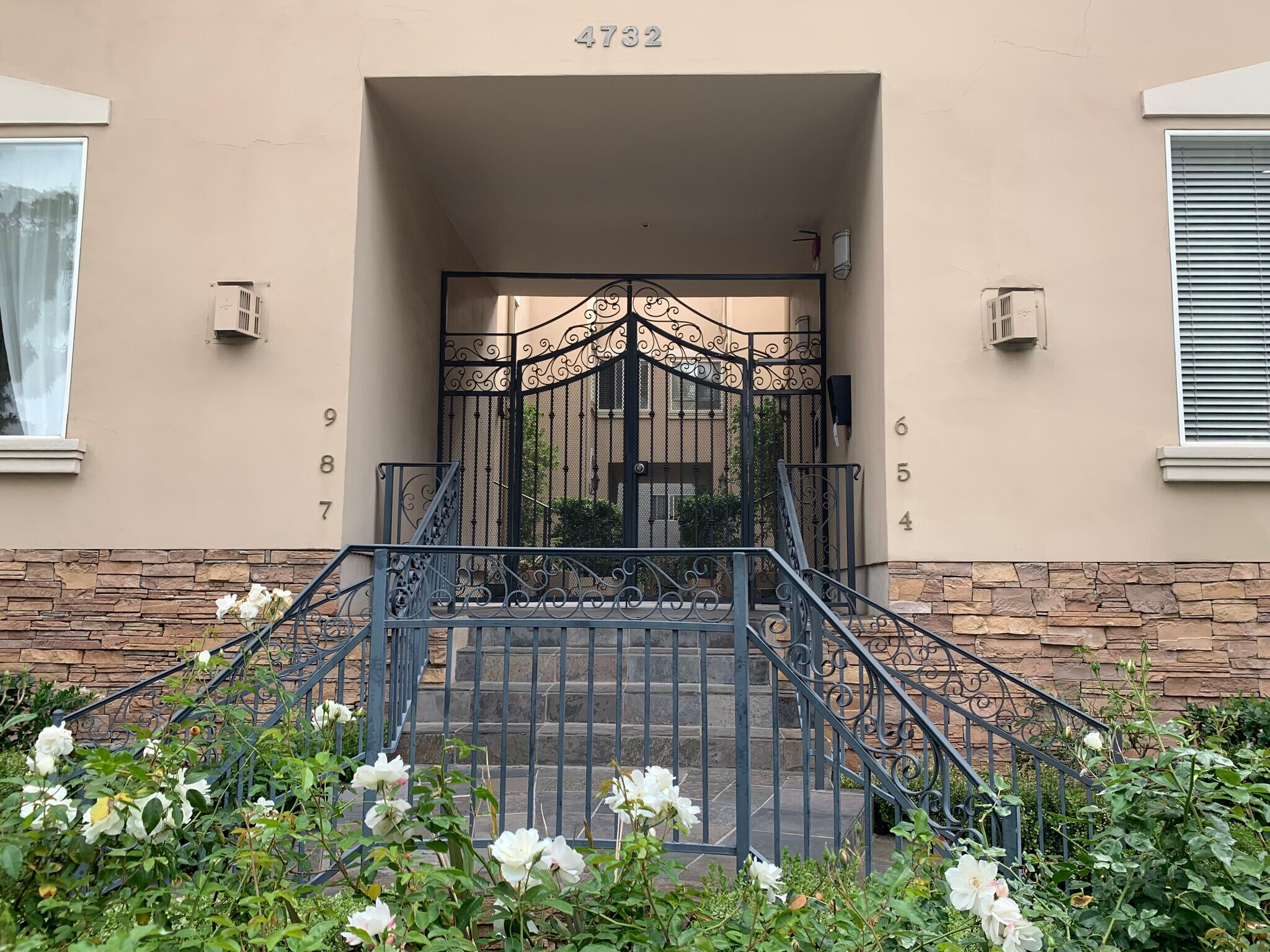 4732 Radford Ave, Valley Village, CA à vendre Photo principale- Image 1 de 12