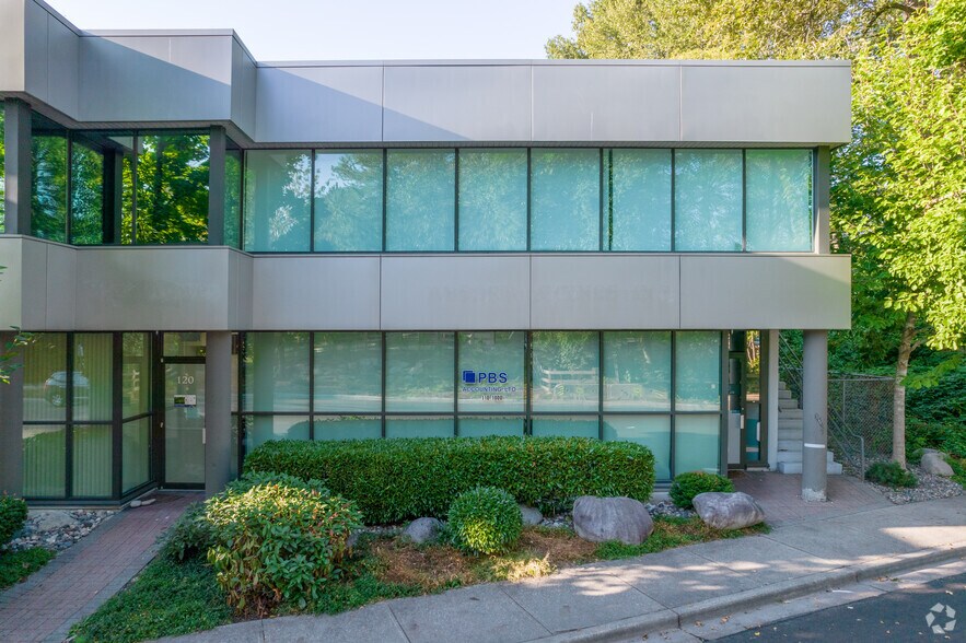 1000 Roosevelt Cres, North Vancouver District, BC à vendre - Photo du bâtiment - Image 3 de 10