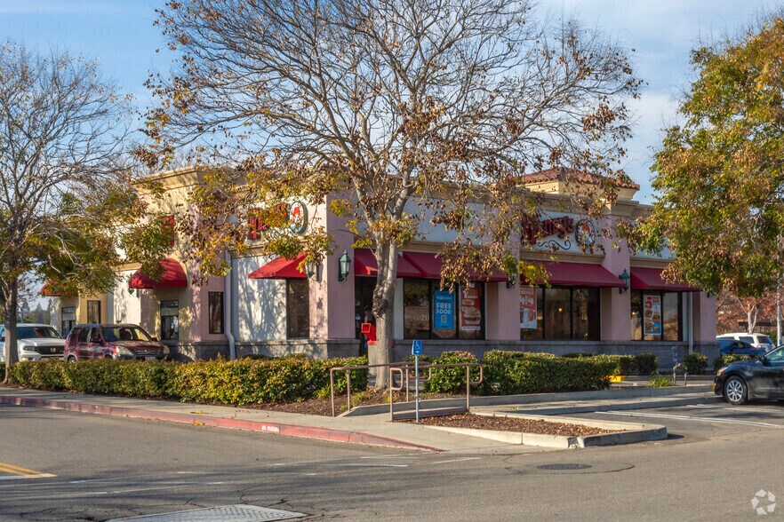 10512 Trinity Pky, Stockton, CA à louer - Photo du bâtiment - Image 2 de 11