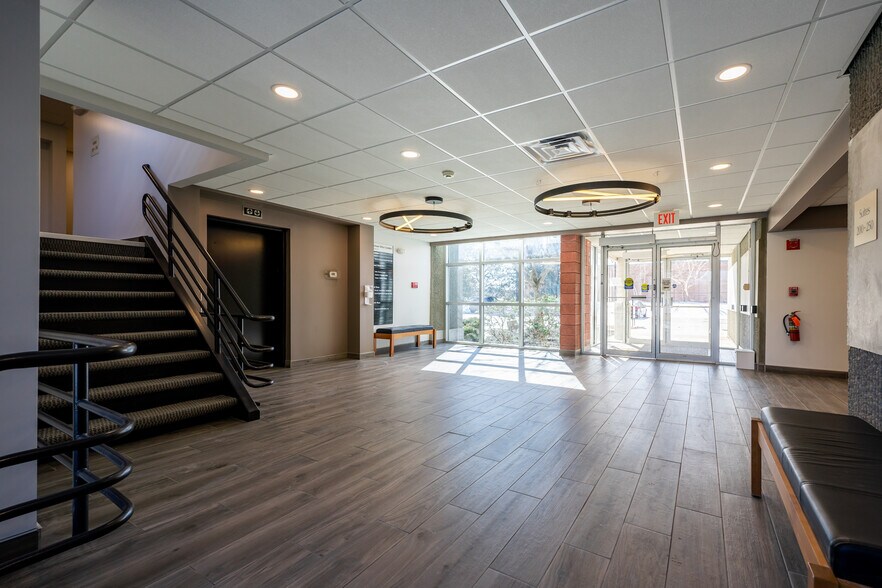 2060 Fairport Nine Mile Point Rd, Penfield, NY à louer - Photo intérieure - Image 2 de 7