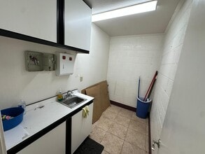 5026 Fruitridge Rd, Sacramento, CA for lease Interior Photo- Image 2 of 17