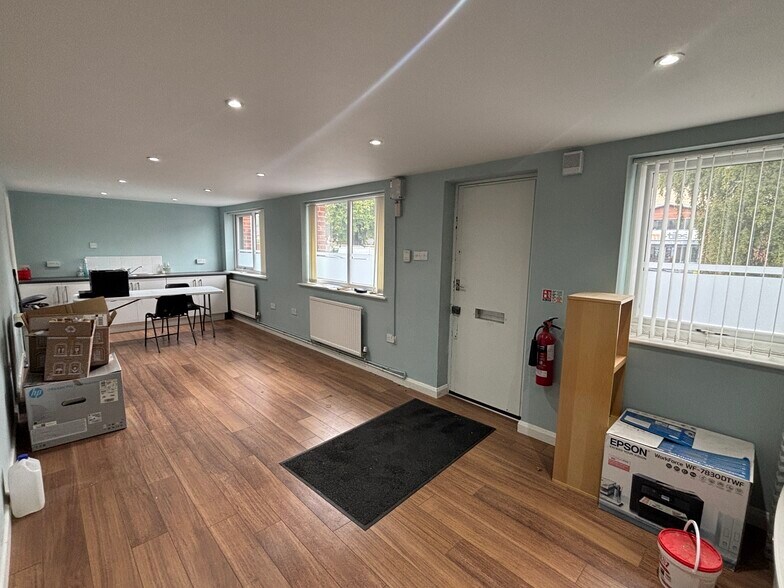 Cowlairs, Nottingham for lease - Interior Photo - Image 3 of 6