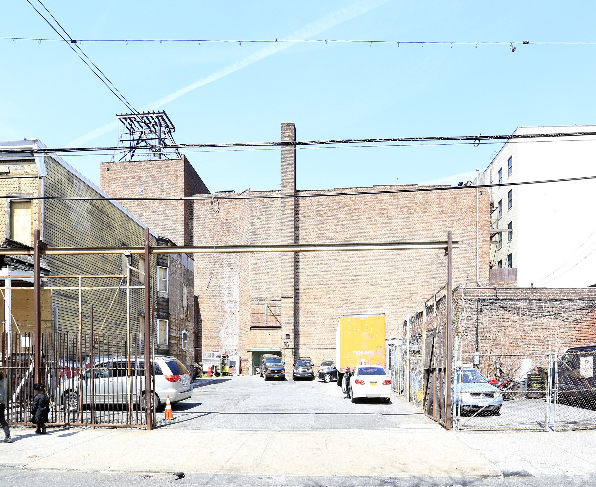 708 E Tremont Ave, Bronx, NY for lease Primary Photo- Image 1 of 5