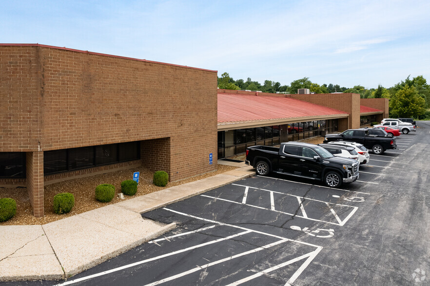 1671-1683 Larkin Williams Rd, Fenton, MO for lease - Building Photo - Image 1 of 5