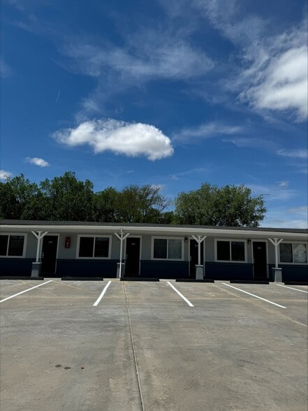304 E Pancake Blvd, Liberal, KS for sale - Building Photo - Image 2 of 17