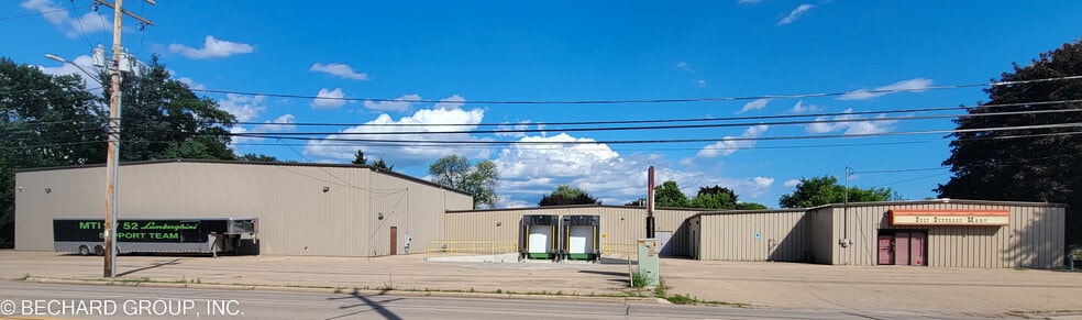 1031 Appleton Rd, Menasha, WI for lease - Building Photo - Image 2 of 12