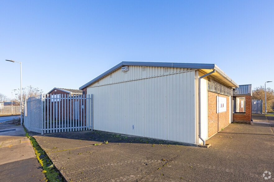 Churchill St, Hull for lease - Building Photo - Image 2 of 2