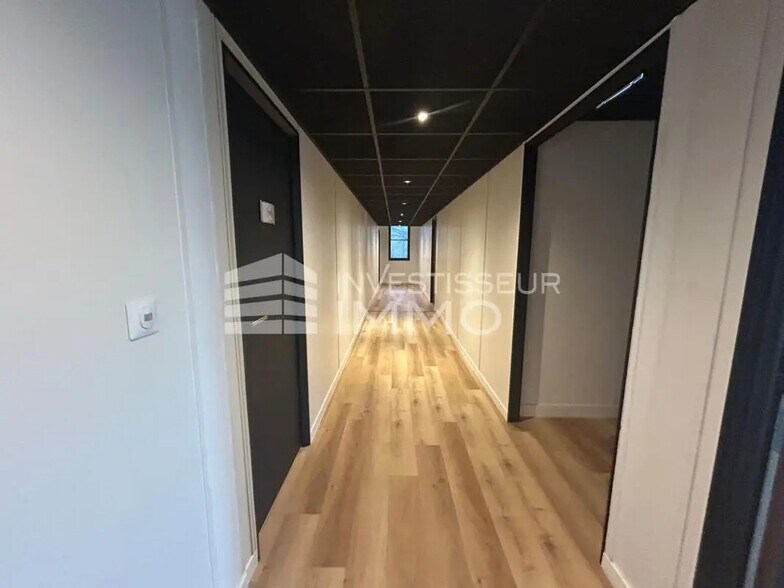 Office in Lognes for lease - Interior Photo - Image 3 of 5