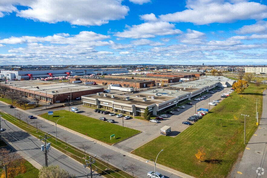 3339-3403 St Griffith, Saint-Laurent, QC à louer - Aérien - Image 2 de 10