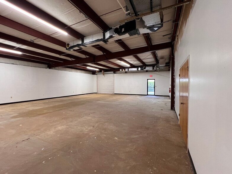 5072 Edgewater Dr, Orlando, FL for lease - Interior Photo - Image 2 of 11