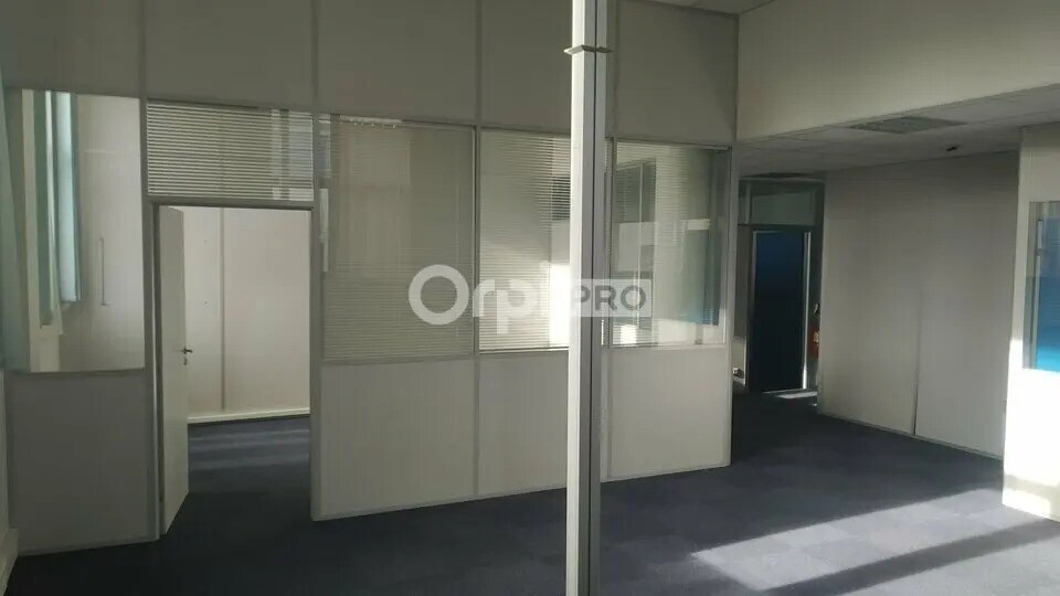 Office in Reims for lease - Building Photo - Image 3 of 8