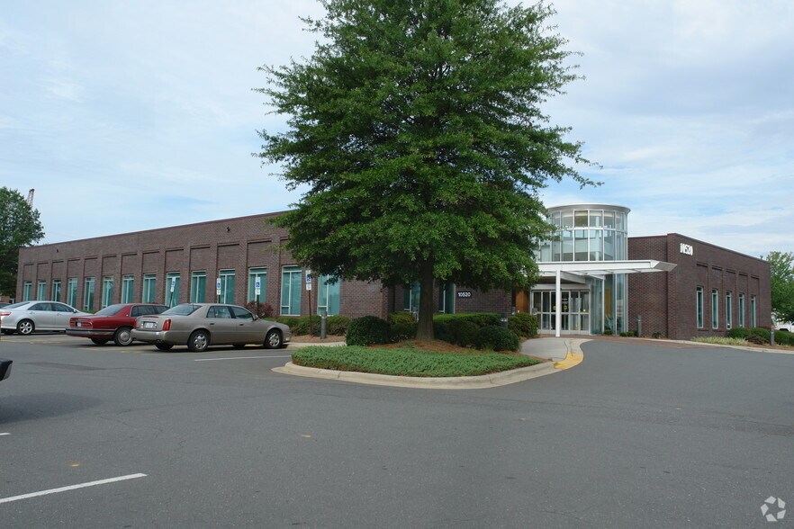 10520 Park Rd S, Charlotte, NC à louer - Photo du bâtiment - Image 3 de 10