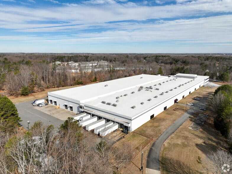 6900 Morris Estate Dr, Charlotte, NC à louer - Photo du bâtiment - Image 3 de 24