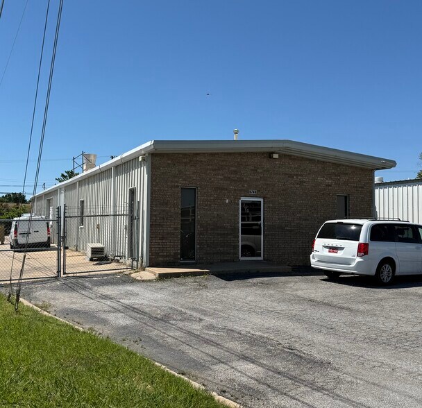 8748 E 46th St, Tulsa, OK à vendre - Photo du bâtiment - Image 1 de 3