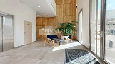 Office in Décines-Charpieu for lease Interior Photo- Image 2 of 8