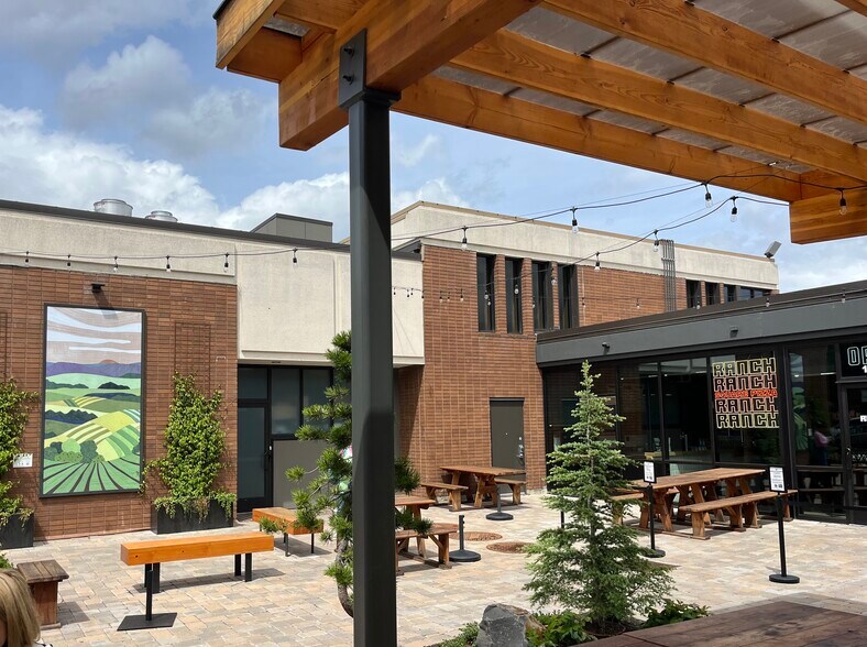 210 E Main St, Hillsboro, OR à louer - Photo du bâtiment - Image 2 de 5