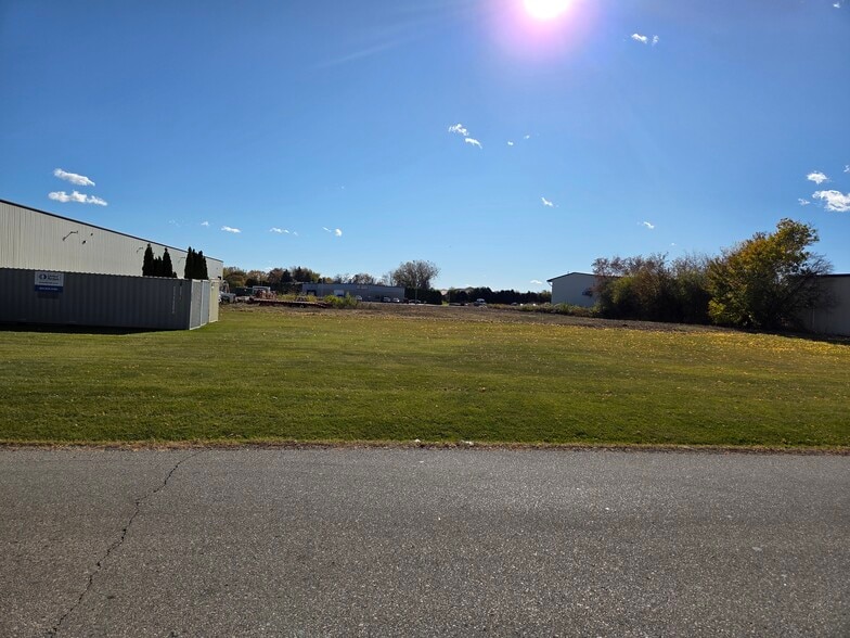 Industrial Investment Portfolio portfolio of 3 properties for sale on LoopNet.ca - Building Photo - Image 2 of 13