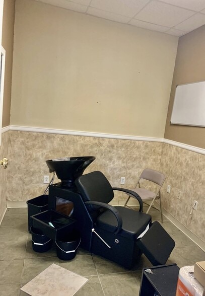 2555 Allen Genoa Rd, Pasadena, TX for sale - Building Photo - Image 3 of 20