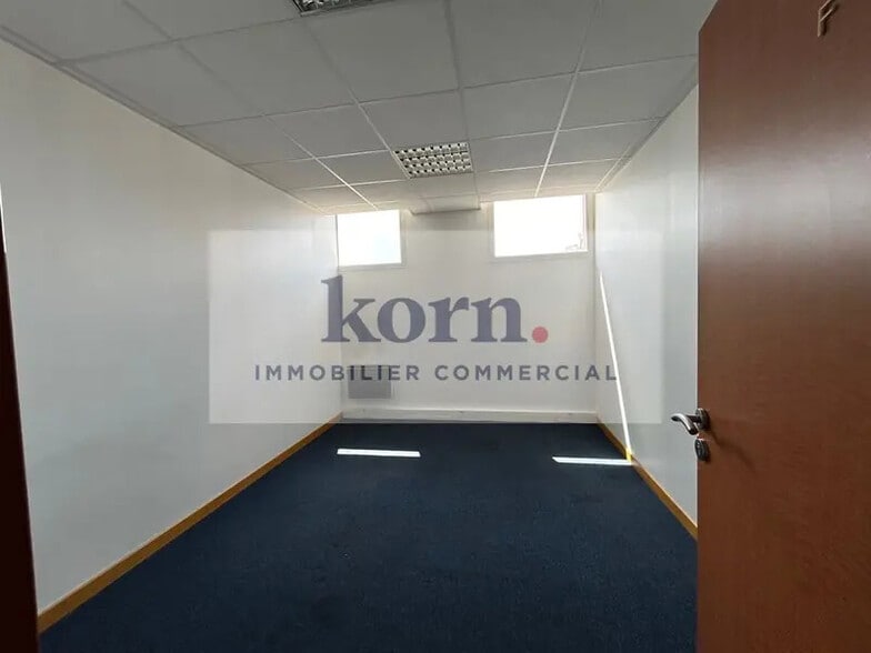 Office in Noisy-le-Sec for lease - Interior Photo - Image 3 of 10