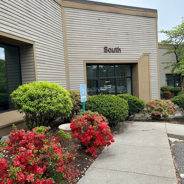 200 N Main St, East Longmeadow, MA à louer - Photo principale - Image 1 de 6