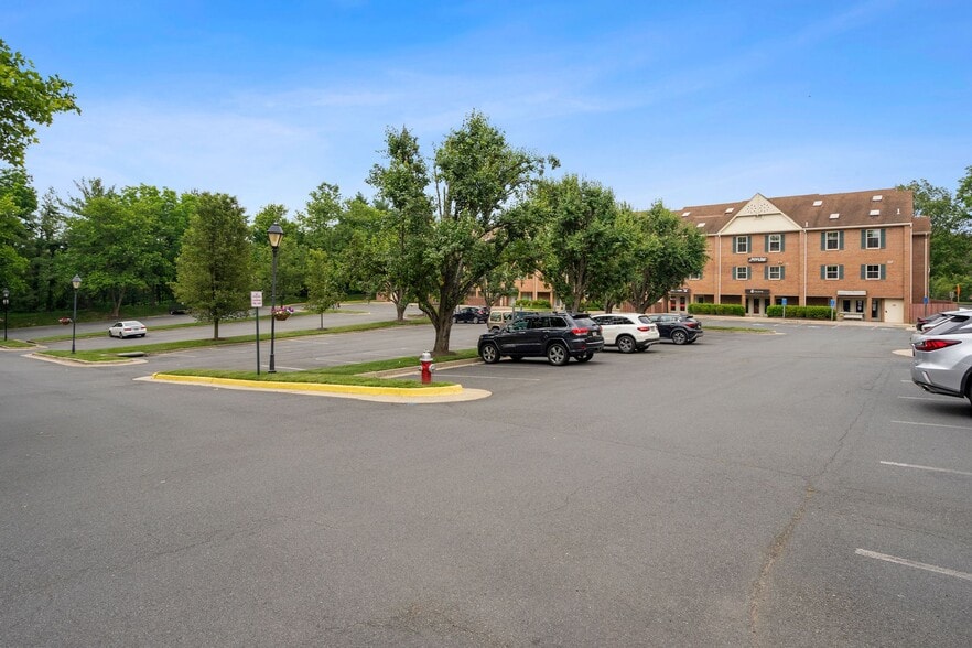 1142-1148 Walker Rd, Great Falls, VA for lease - Building Photo - Image 3 of 6