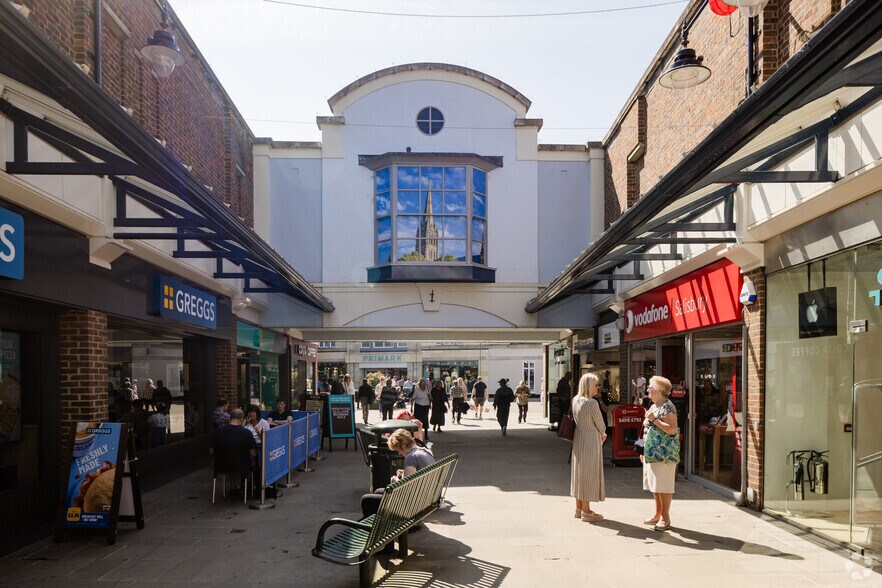 High St, Salisbury à louer - Photo du bâtiment - Image 2 de 2
