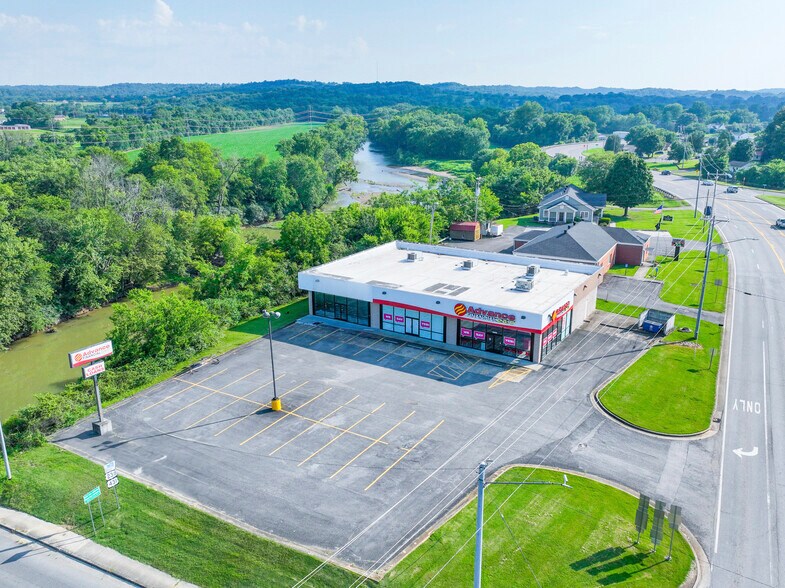 1009 Huntsville Hwy hwy, Fayetteville, TN à louer - Photo du bâtiment - Image 3 de 6