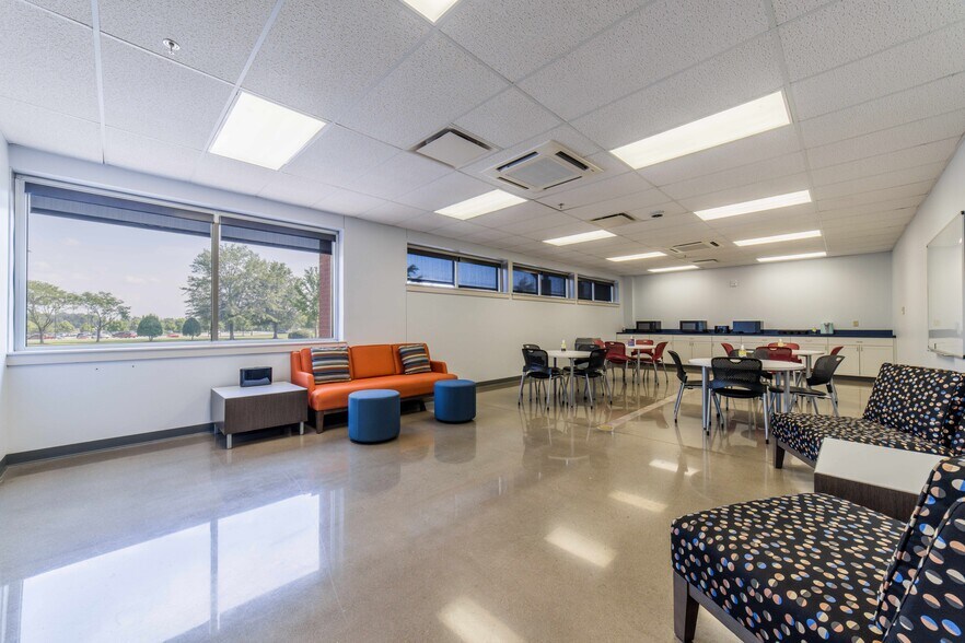 306 JB Hunt Corporate Dr, Lowell, AR à vendre - Photo du bâtiment - Image 2 de 6