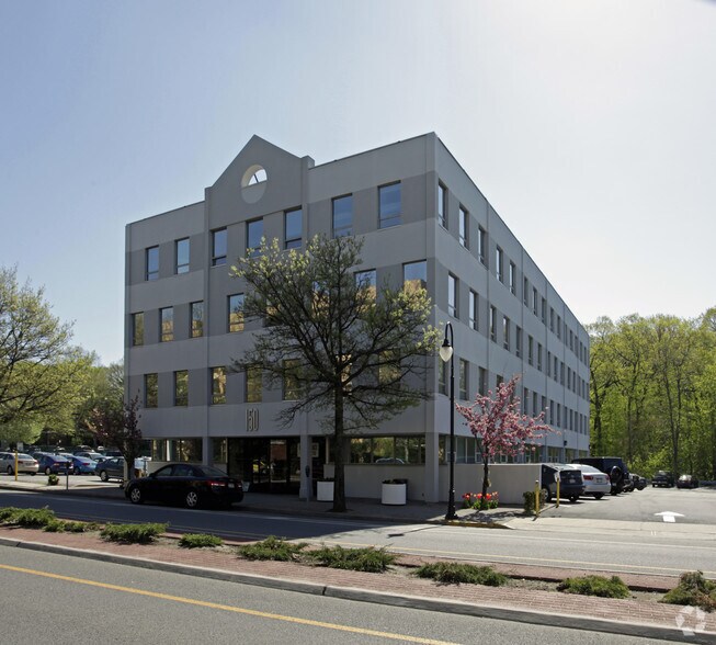 150 Great Neck Rd, Great Neck, NY à louer - Photo du bâtiment - Image 2 de 10