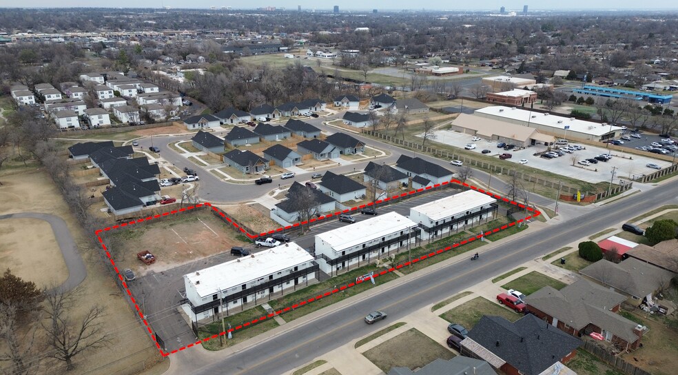 44 Units - SMG Apartments portfolio of 2 properties for sale on LoopNet.ca - Building Photo - Image 2 of 6