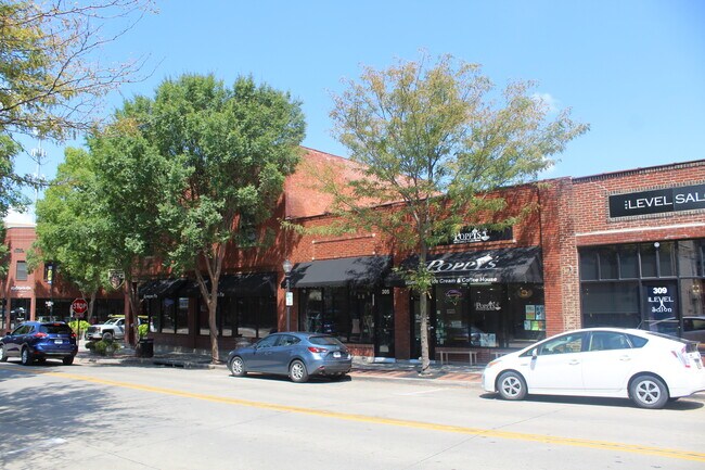 More details for 309 SE Douglas St, Lee's Summit, MO - Retail for Lease