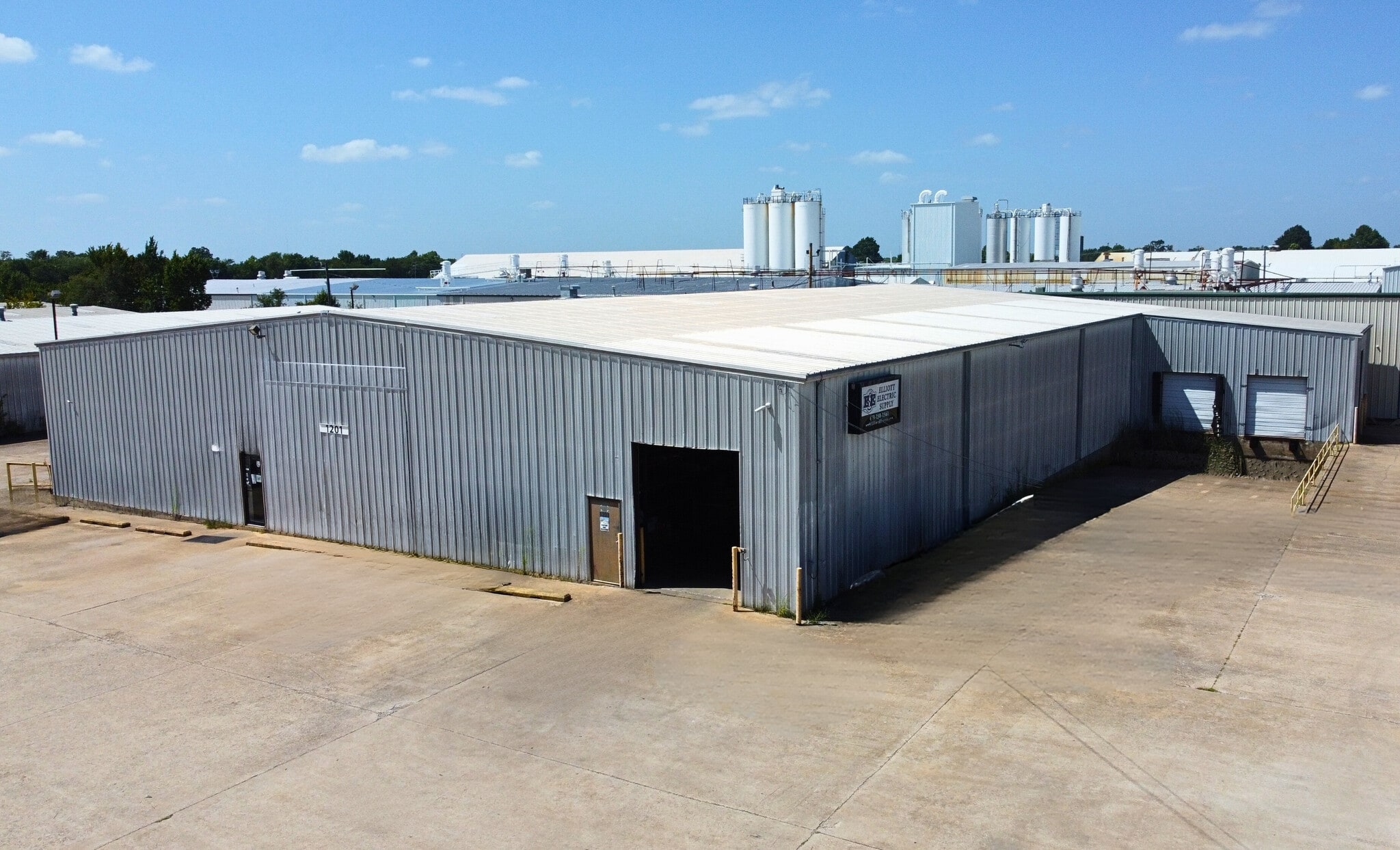 1201 E Lake Francis Dr, Siloam Springs, AR for lease Building Photo- Image 1 of 13