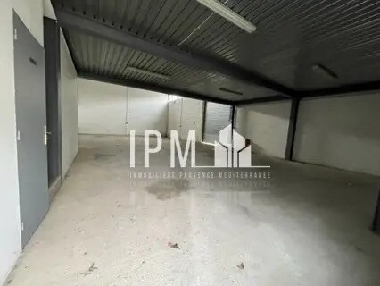 Flex in Peyrolles-en-Provence for lease - Interior Photo - Image 3 of 5