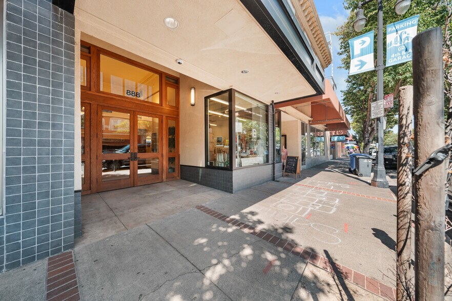 888 4th St, San Rafael, CA à louer - Photo du bâtiment - Image 2 de 6