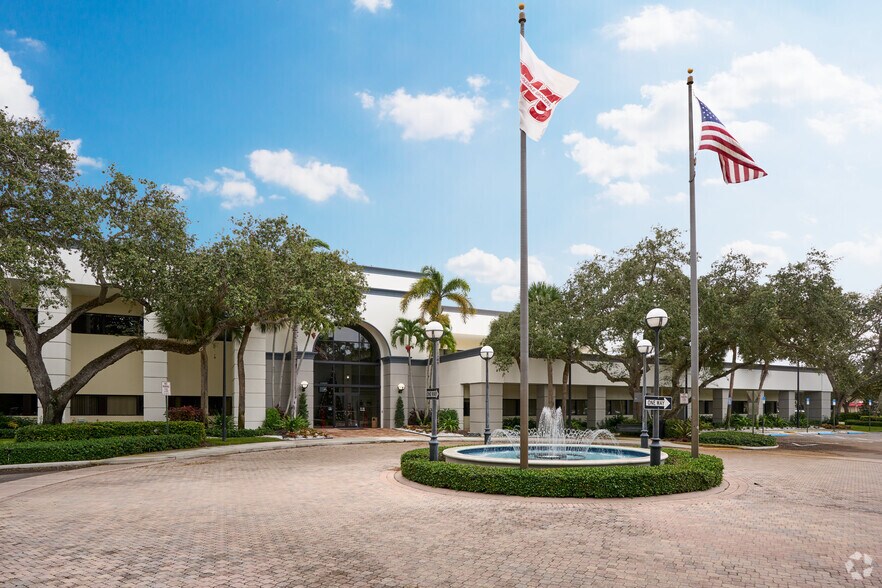5300 Broken Sound Blvd NW, Boca Raton, FL à louer - Photo du bâtiment - Image 2 de 41