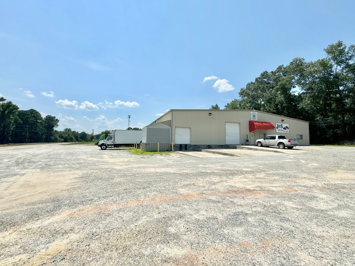 400 Carver St, Mount Vernon, GA 30445 - Unit 2 - - Interior Photo - Image 1 of 10