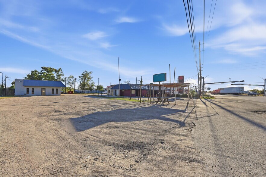 17422 Beaumont Hwy, Houston, TX à vendre - Photo du bâtiment - Image 3 de 15